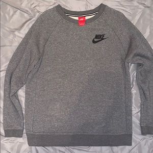 Woman’s Gray Nike Crew Neck